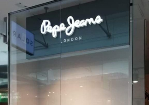 Pepe Jeans - odświeżenie witryny sklepowej